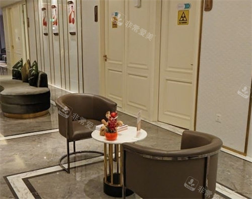 上海安缦医疗美容医院走廊等待区