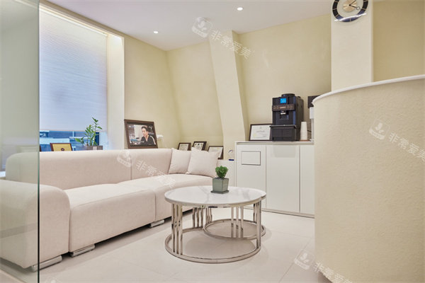 韩国Eve整形外科休息区