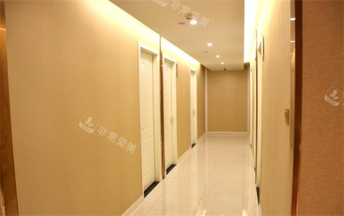 合肥崔勁松醫(yī)療美容新地店的走廊 合肥崔勁松醫(yī)療美容新地店的走廊