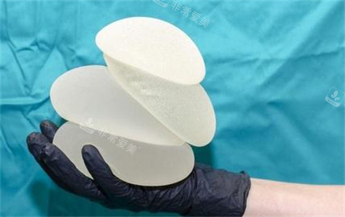 不同大小的隆胸假體 不同大小的隆胸假體