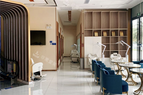 佛山碧蓮盛植發(fā)二樓 佛山碧蓮盛植發(fā)二樓