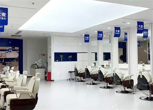 成都大麥植發(fā)等候區(qū)環(huán)境圖 成都大麥植發(fā)等候區(qū)環(huán)境圖