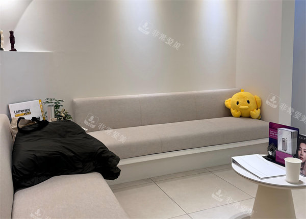 韓國(guó)theliz皮膚科休息區(qū)環(huán)境 韓國(guó)theliz皮膚科休息區(qū)環(huán)境