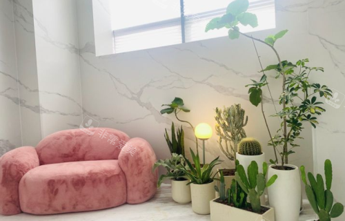 杭州浮想國醫(yī)療美容醫(yī)院沙發(fā)等候一角