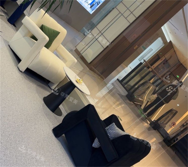 沈陽(yáng)美塑醫(yī)療美容大廳等待區(qū) 沈陽(yáng)美塑醫(yī)療美容大廳等待區(qū)