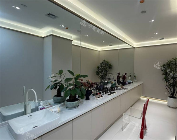 昆明悅?cè)菅潘茚t(yī)療美容內(nèi)部環(huán)境