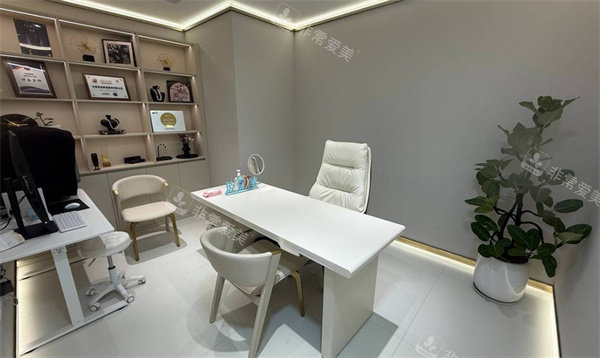 昆明悅?cè)菅潘茚t(yī)療美容面診室