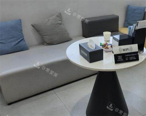 苏州华尔康口腔休息区.png