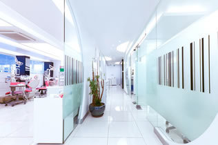 韩国white牙科医院走廊
