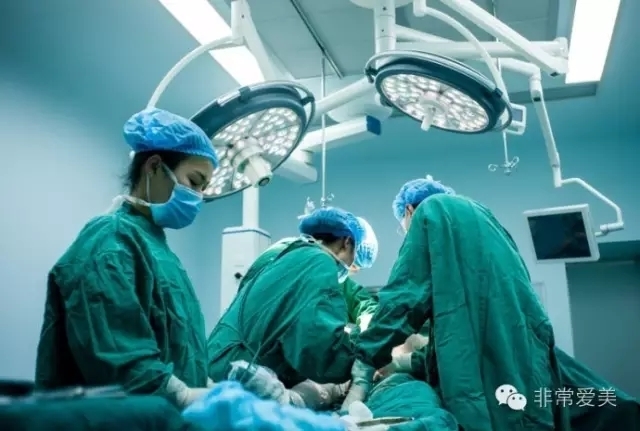 韩国整形医院做面部轮廓手术图