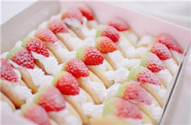 火爆SNS的人气甜点！少女心满满的草莓欧姆蕾卷！