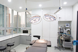 韩国T.O.P整形外科医院手术室
