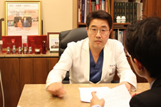 韩国医生不用膨体隆鼻，是因为效果不好吗？