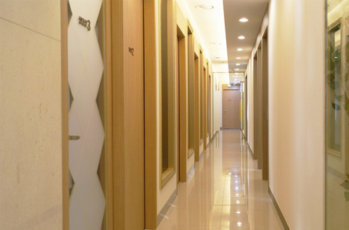 韩国Glowell整形医院走廊照片