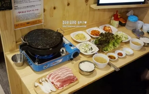 韩国单人特色烤肉店菜品展示
