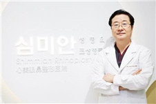 韩国鼻部整形专家李炳浍和郑东学哪个好