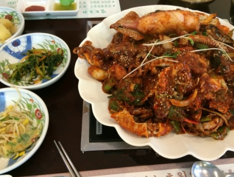 明洞海鲜汤＆酱蟹・熊冷面店辣炖海鲜
