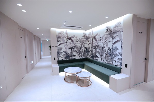 韩国genius整形皮肤科釜山西面店等待区