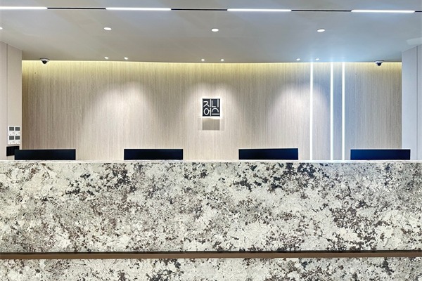 韩国genius整形皮肤科釜山西面店前台图片