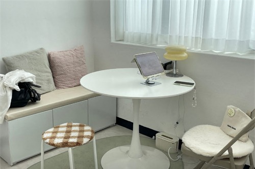 韩国baren化妆室等待区