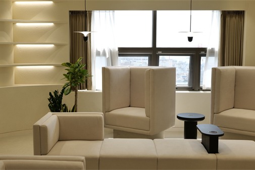 韩国釜山JRYN皮肤科南浦店等待区环境 韩国釜山JRYN皮肤科南浦店等待区环境