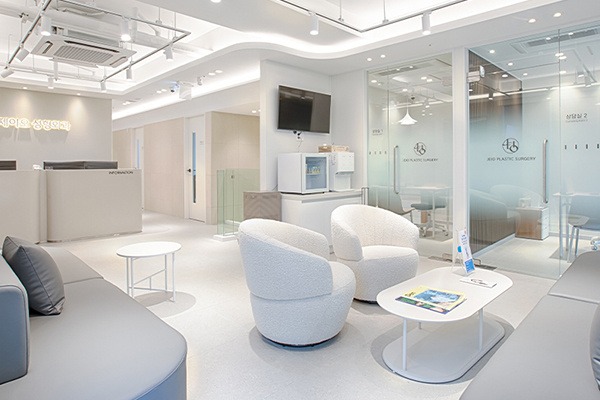 韩国釜山jeio整形外科等待区