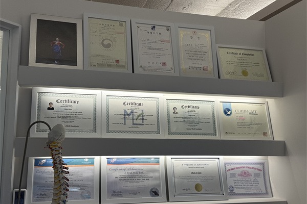 韩国DIA AESTHETIC展示柜