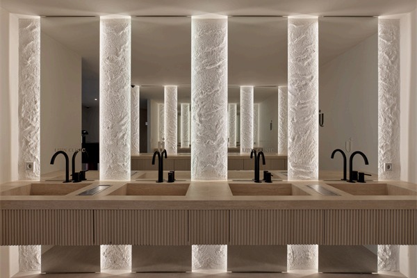 韩国明洞lijin皮肤科盥洗室