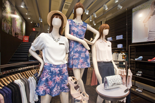 韩国服装店模特