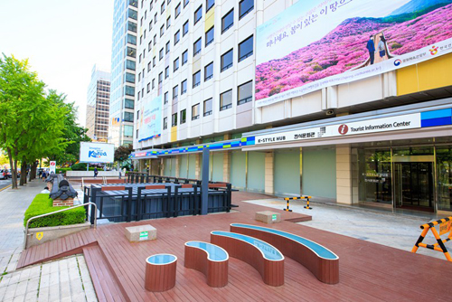 韩国旅游发展局本部大厦“K-STYLE HUB”韩食文化体验馆的文化复合空间门口