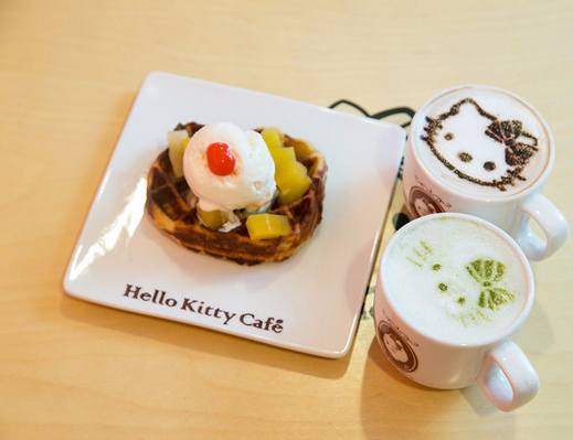 Hello kitty 主题咖啡厅拿铁和蛋糕
