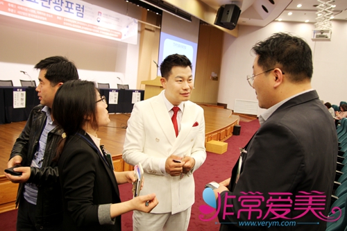 参会代表会后与非常爱美网CEO郑朝峰深入交流