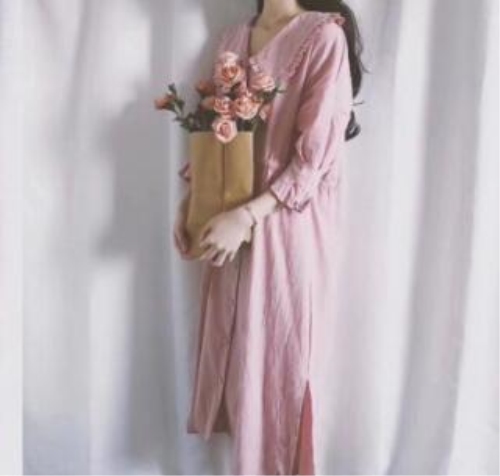 藕粉色棉质连衣裙