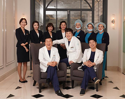 韩国ALLURA整形外科医生团队照片
