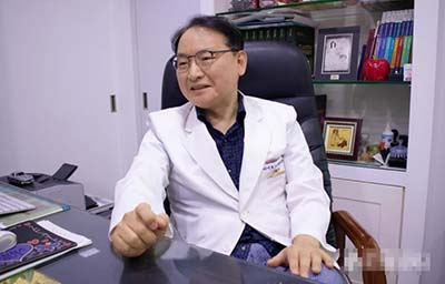 韩国KAIROS整形外科林钟学院长照片