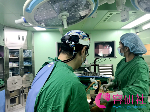 韩国普罗菲耳profile整形医院郑在皓院长使用内窥镜做手术