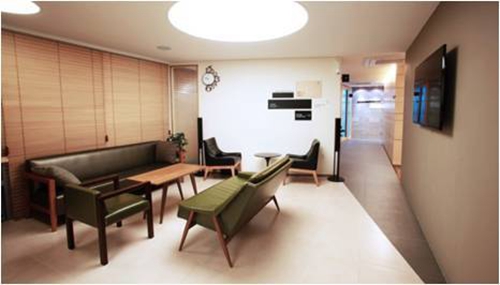 韩国拉菲安整形医院内部客厅环境图