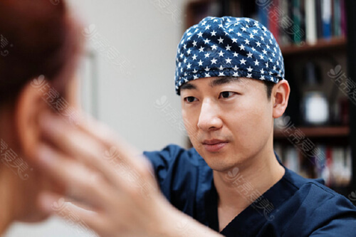 韩国医生梁海元算是韩国做眼睛出名的医生吗？为什么？
