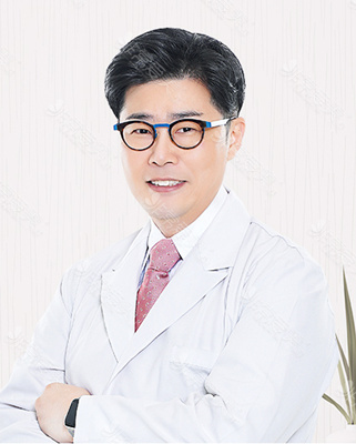 韩国velyBclinic皮肤科医生泰文柳院长图