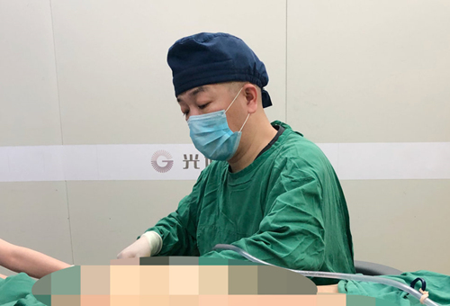 上海光博士施悦医师吸脂手术照