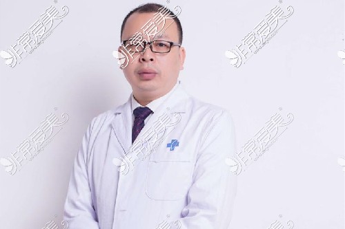 成都肋骨鼻医生邓东伟