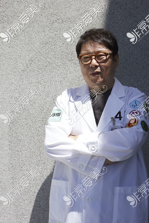 韩国4月31日整形医院金载勋院长