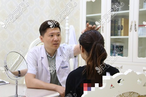 济南肋骨鼻哪家医院做的好？济南肋骨隆鼻医生推荐