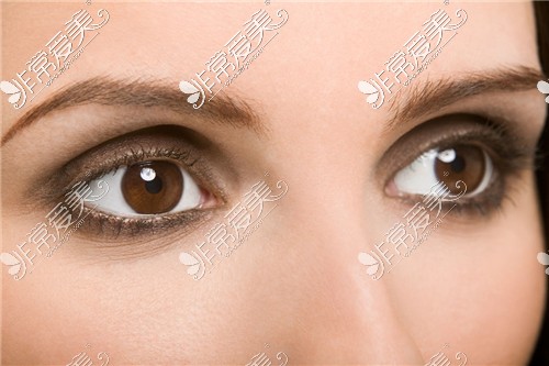 高度近视眼球突出可以割双眼皮吗?高度近视割双眼皮后果?