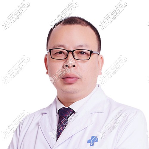 成都隆鼻医生邓东伟