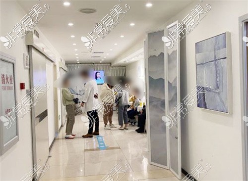 北京丰台右安门医院医疗美容科走廊环境