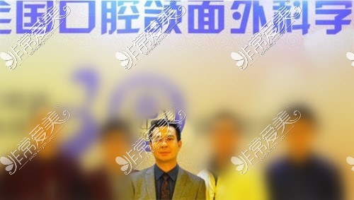 华西整形科医生简介来啦,818华西整形医院哪个医生好!