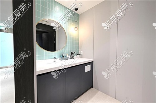 韩国BANANA整形外科医院洗手间