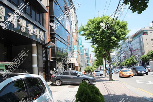 韩国整容一条街环境图