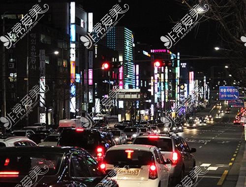 韩国整形一条街夜景